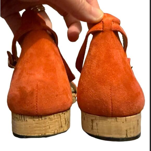 Vacation Bundle | Tahari Floral Blazer + BCBG Pom-Pom Sandals (Size 2 & 36.5) - Picture 11 of 13